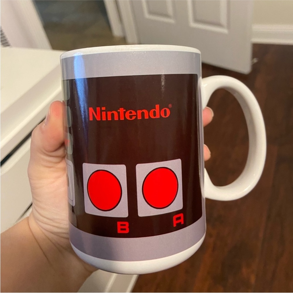 Nintendo controller mug‎